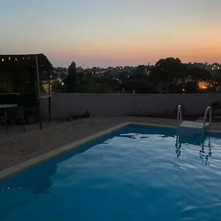 Charming House With Pool Between And Sea شقة