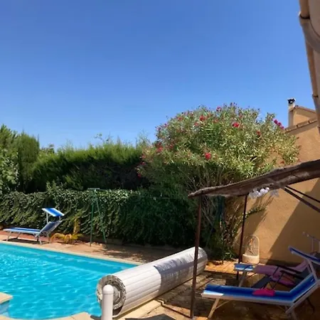 Charming House With Pool Between And Sea * بزييه