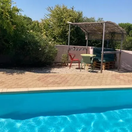 Charming House With Pool Between And Sea بزييه
